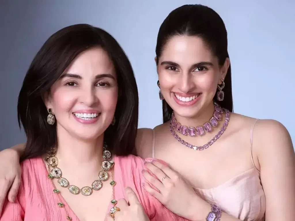 Rukhsarrehmanwithdaughteraishaahmed